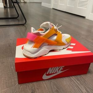 Nike Hurache (women’s size 9) NWB!